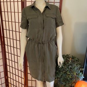 Bailey 44 Short sleeved shirtwaist style dress.